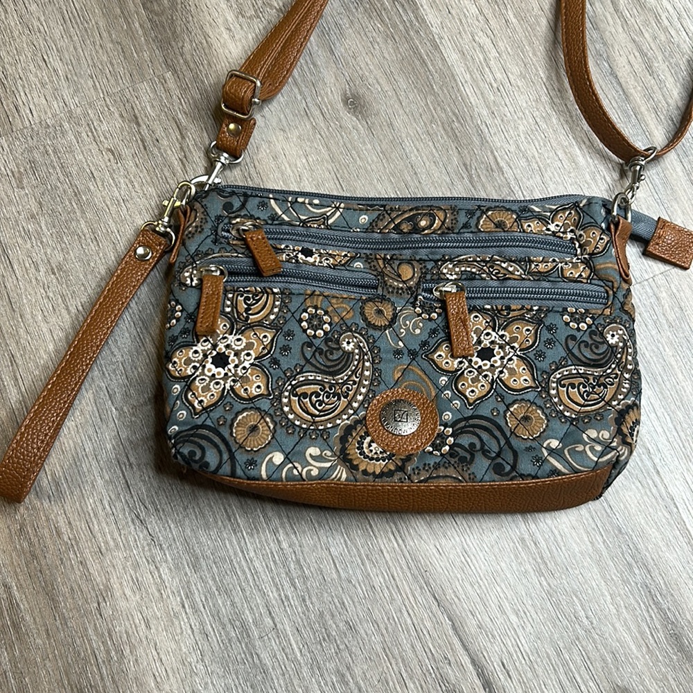 Stone Mountain Women's 4 Bagger Crossbody Convertible Bag - Picture 2 of 4